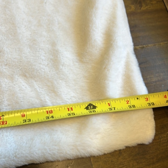 Pottery Barn Kids Faux Fur Blanket Neutral Gray Cream Taupe - Picture 4 of 5